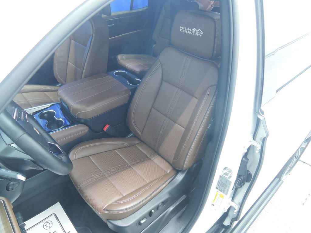 Used 2025 Chevrolet Tahoe High Country image 6