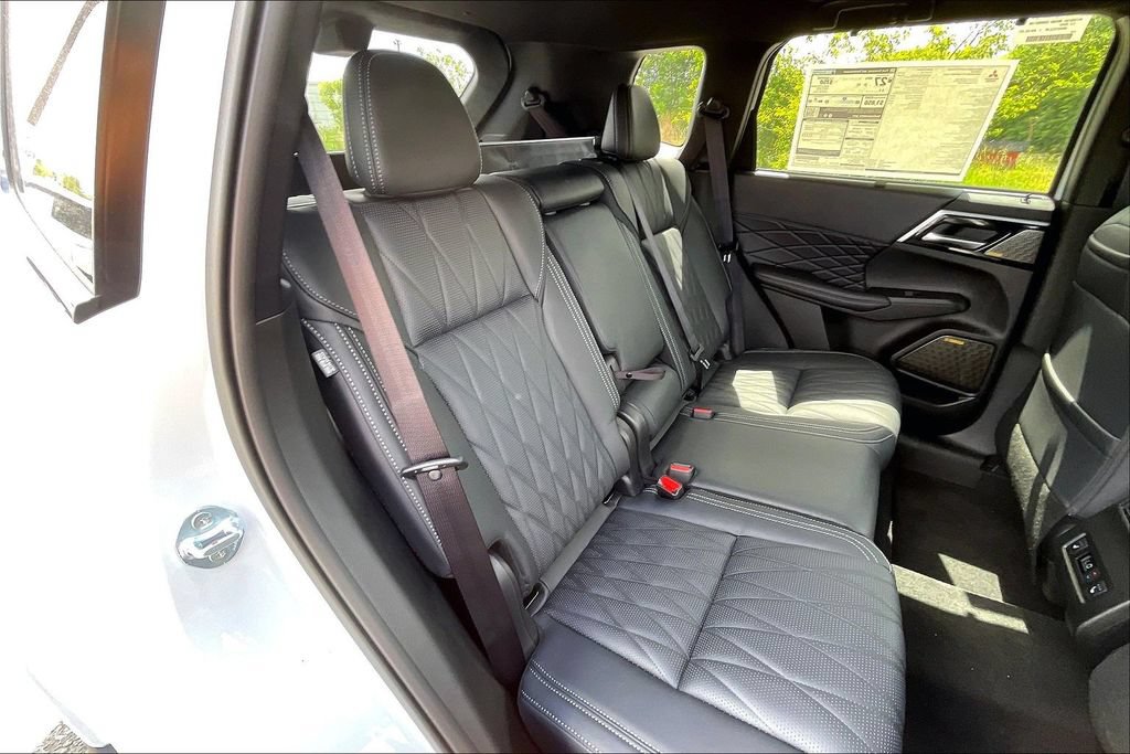 New 2026 Mitsubishi Outlander SEL Black Edition AWD/4WD image 9