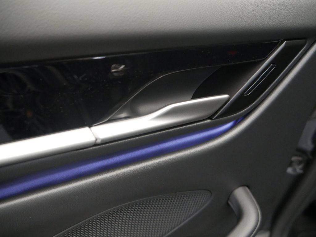 Certified 2026 Porsche Macan 4 Electric AWD/4WD image 18