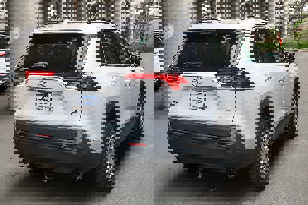 Used 2021 Toyota RAV4 LE w/ Carpet Mat Package (TMS) image 6