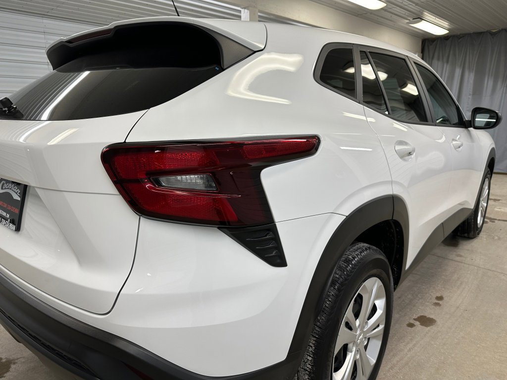 Certified 2024 Chevrolet Trax LS w/ Driver Confidence Package image 21