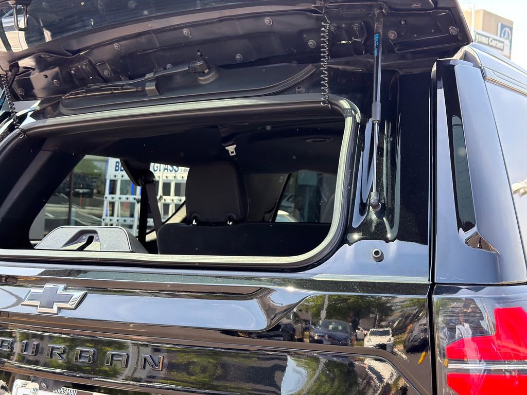 Used 2025 Chevrolet Suburban Z71 AWD/4WD image 8