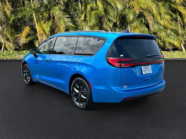 New 2026 Chrysler Pacifica Select w/ S Appearance Package FWD image 3