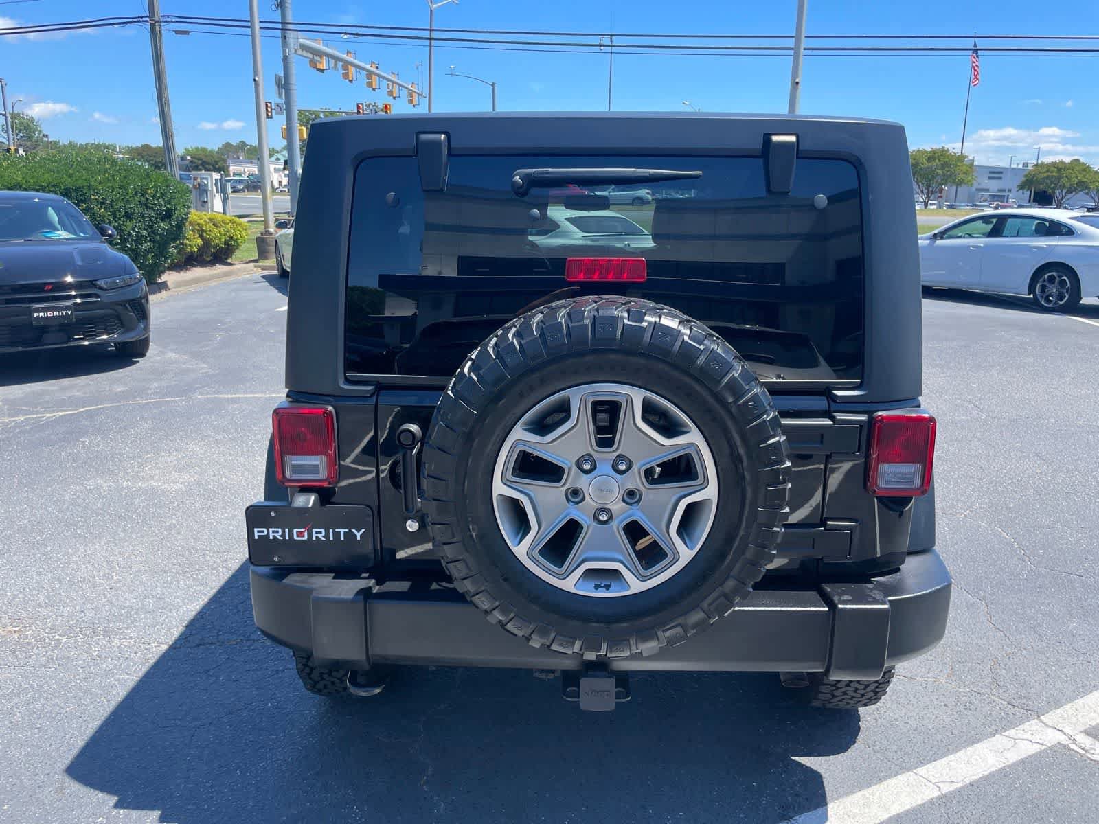 Used 2015 Jeep Wrangler Unlimited Rubicon w/ Dual Top Group AWD/4WD image 4