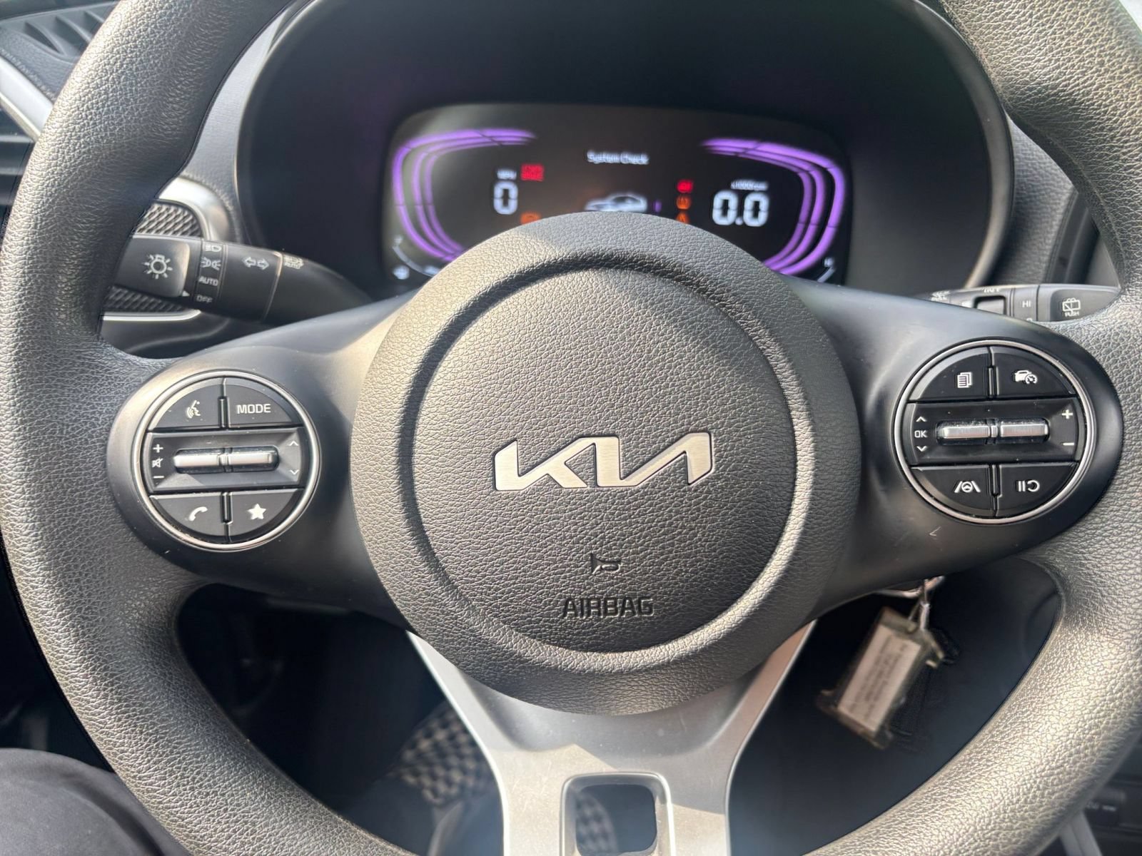 Used 2025 Kia Soul LX w/ LX Technology Package FWD image 25
