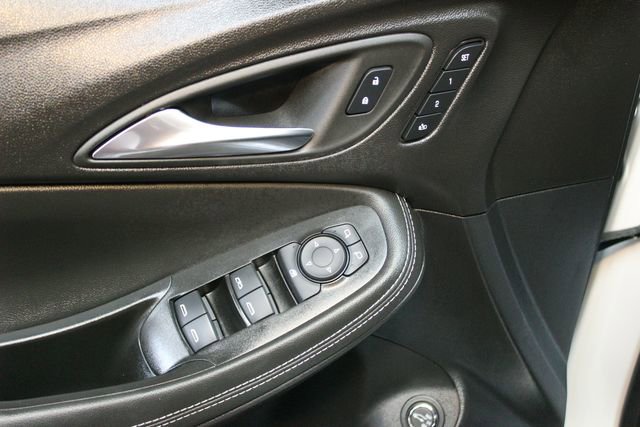 Used 2025 Buick Encore GX Avenir w/ Avenir Technology Package AWD/4WD image 18