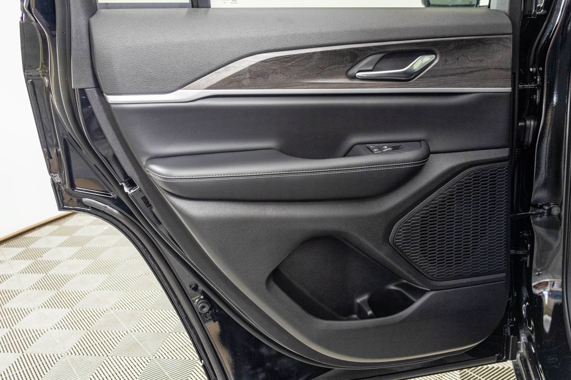 New 2026 Jeep Grand Cherokee Altitude AWD/4WD image 38