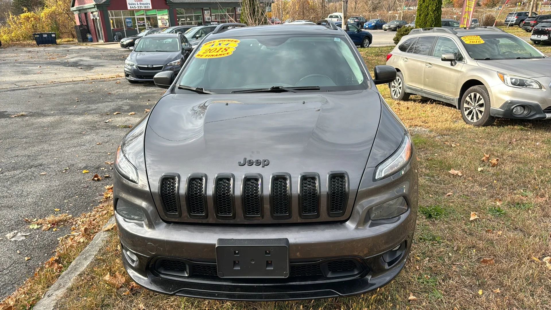 Used 2018 Jeep Cherokee Latitude AWD/4WD image 2