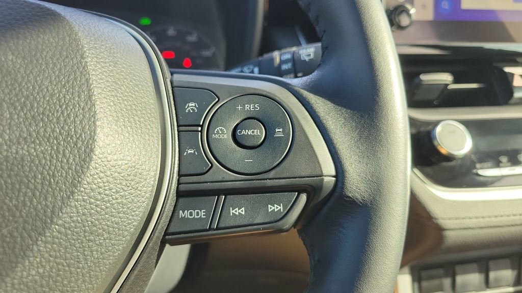 Used 2024 Toyota Corolla Cross SE image 26