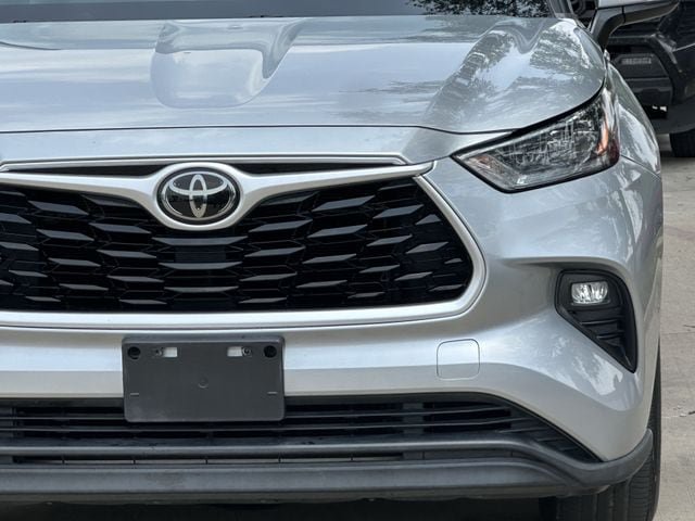 Used 2020 Toyota Highlander LE AWD/4WD image 9