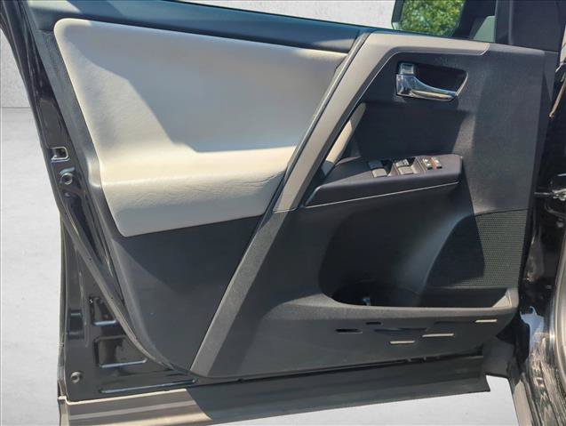 Used 2018 Toyota RAV4 XLE FWD image 17