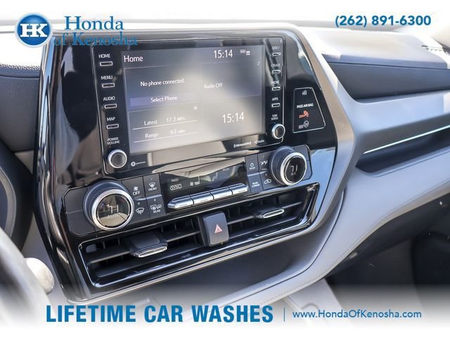 Used 2022 Toyota Highlander LE AWD/4WD image 13