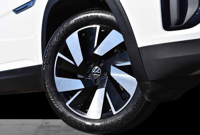 Certified 2024 Volkswagen Atlas Cross Sport SE image 3