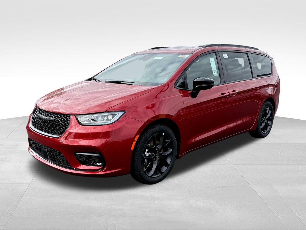 New 2026 Chrysler Pacifica Limited w/ Uconnect Theater Family Group FWD image 3