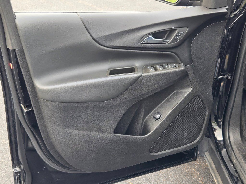 Used 2023 Chevrolet Equinox LT FWD image 18