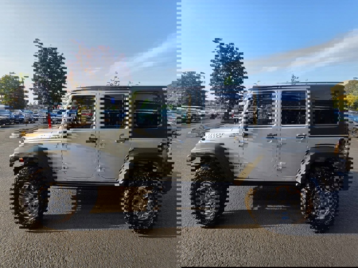 Used 2010 Jeep Wrangler Unlimited Rubicon image 3