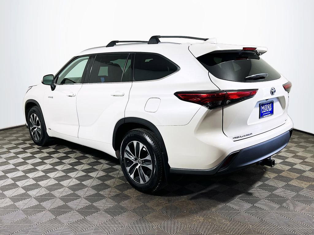Certified 2020 Toyota Highlander XLE AWD/4WD image 6