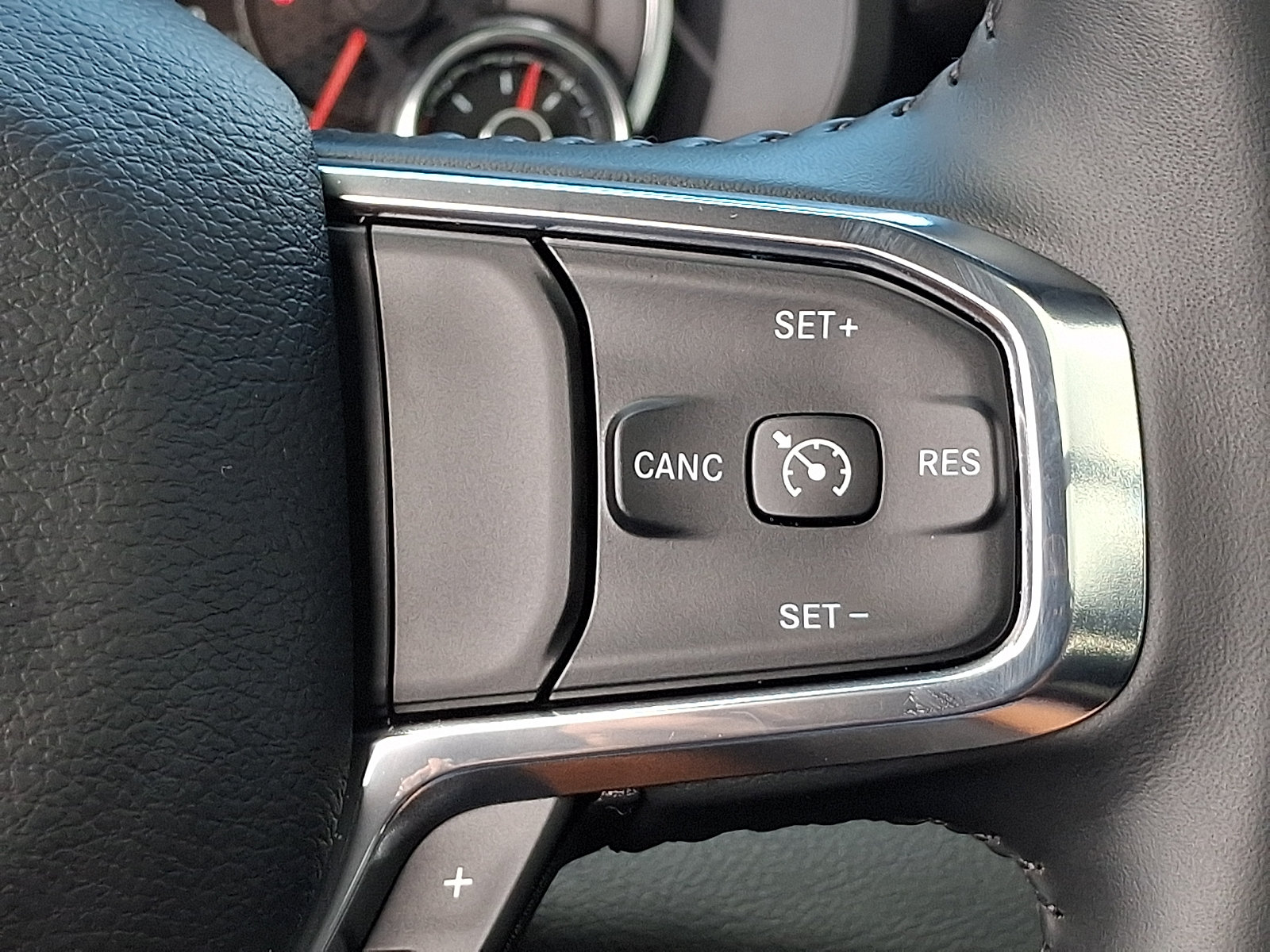 Used 2024 RAM 1500 Laramie AWD/4WD image 25