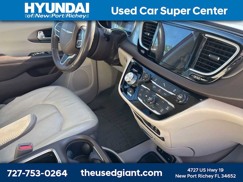 Used 2017 Chrysler Pacifica Touring-L Plus image 6