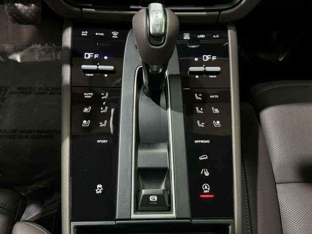 Used 2024 Porsche Macan image 59