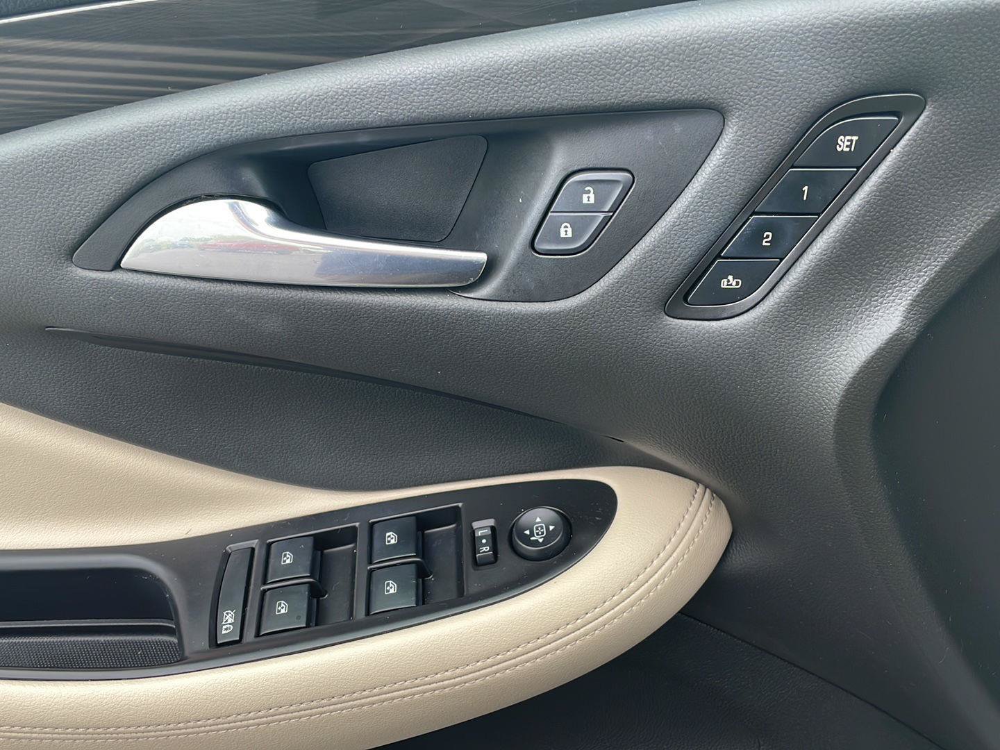 Used 2019 Buick Envision Premium AWD/4WD image 12
