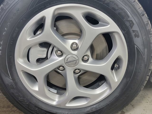 Used 2023 Chrysler Pacifica Limited AWD/4WD image 10