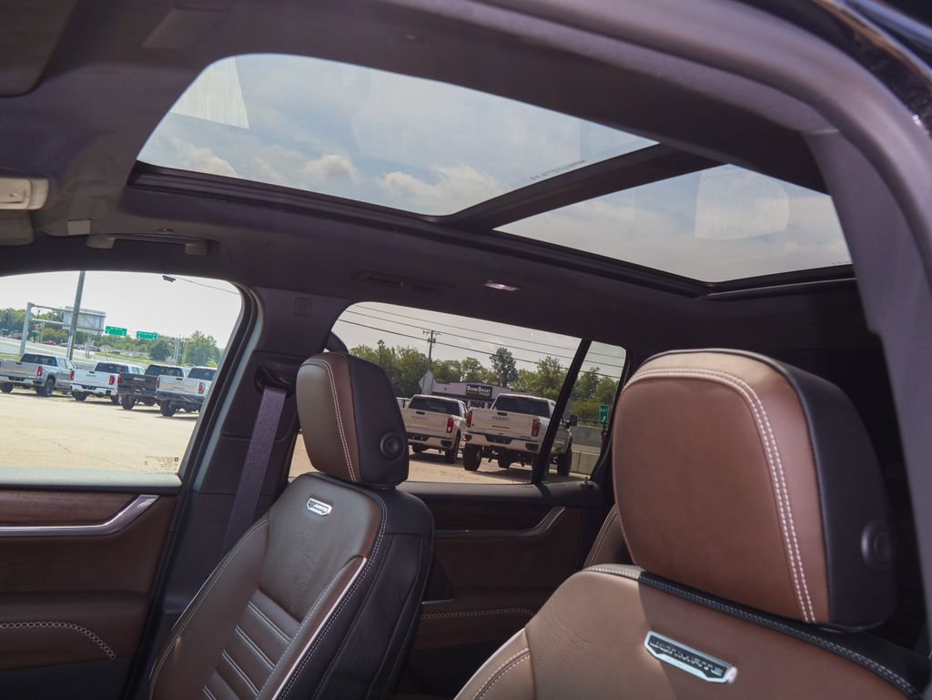 New 2027 GMC Acadia Denali Ultimate w/ LPO, Floor Liner Package AWD/4WD image 9