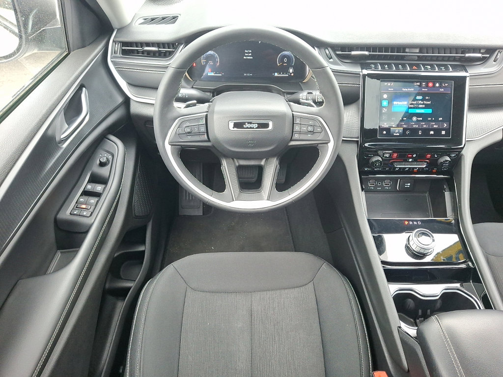 Used 2023 Jeep Grand Cherokee Laredo w/ Luxury Tech Group I AWD/4WD image 21