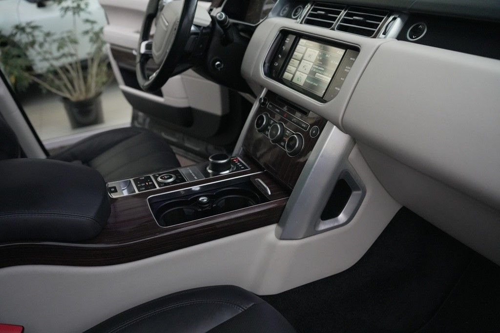 Used 2015 Land Rover Range Rover Supercharged AWD/4WD image 35