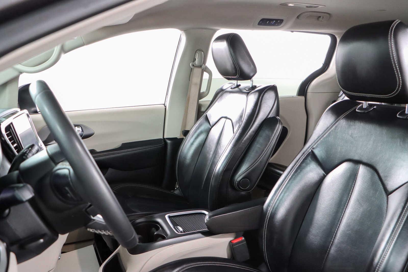 Used 2023 Chrysler Pacifica Touring-L image 23