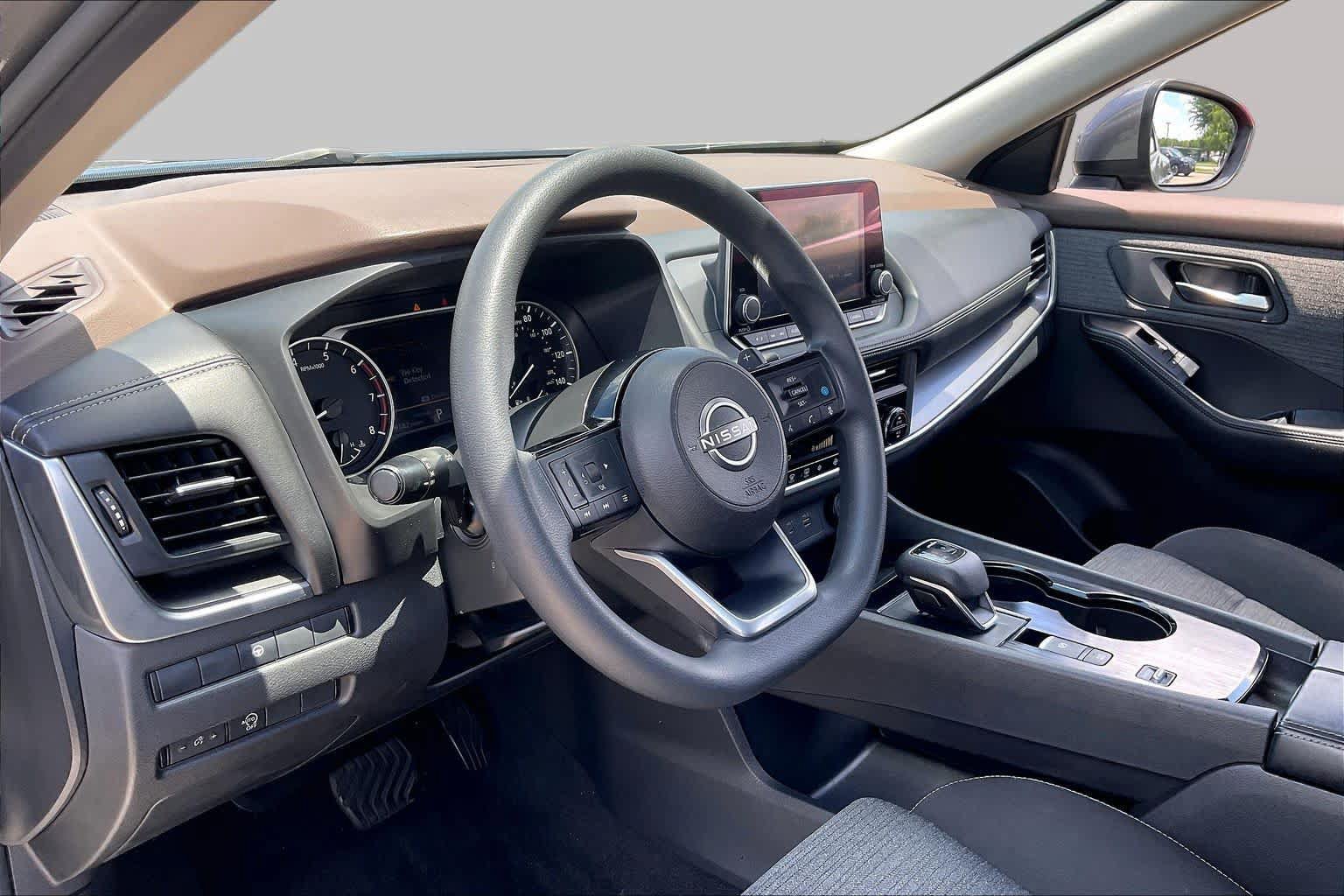Used 2023 Nissan Rogue SV FWD image 16