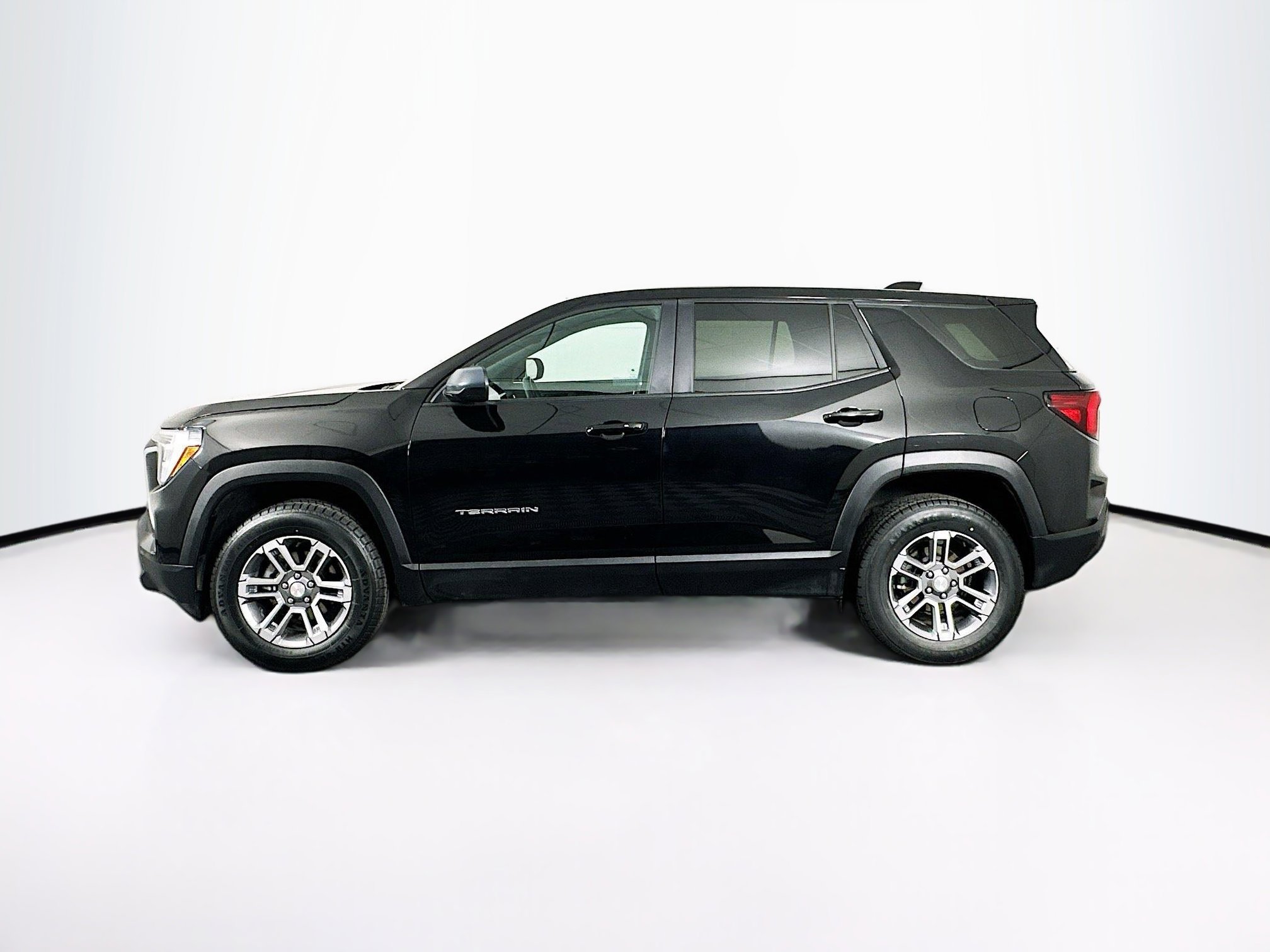 Used 2025 GMC Terrain Elevation image 4