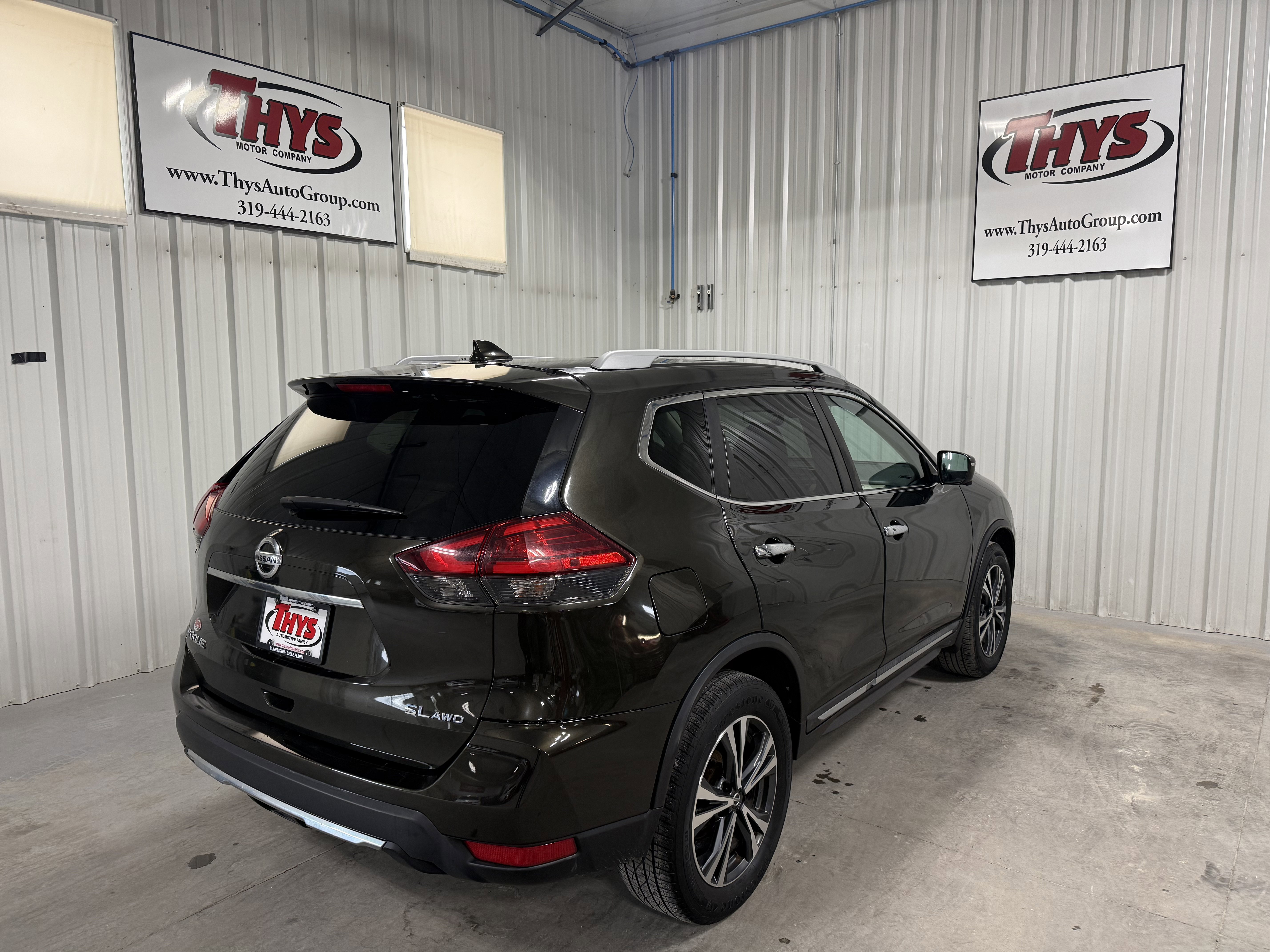 Used 2017 Nissan Rogue SL w/ SL Premium Package image 3