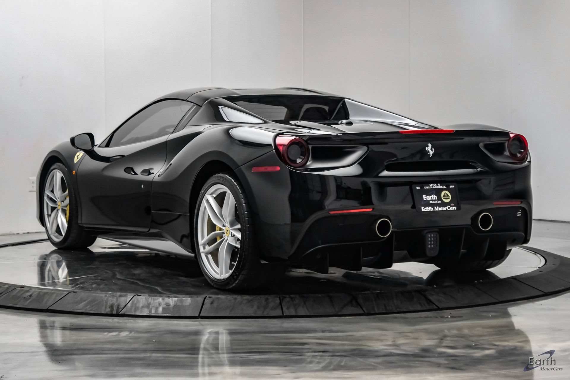 Used 2018 Ferrari 488 Spider RWD image 14