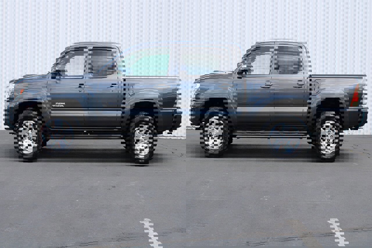 Used 2013 Toyota Tacoma PreRunner w/ TRD Sport Pkg RWD image 3