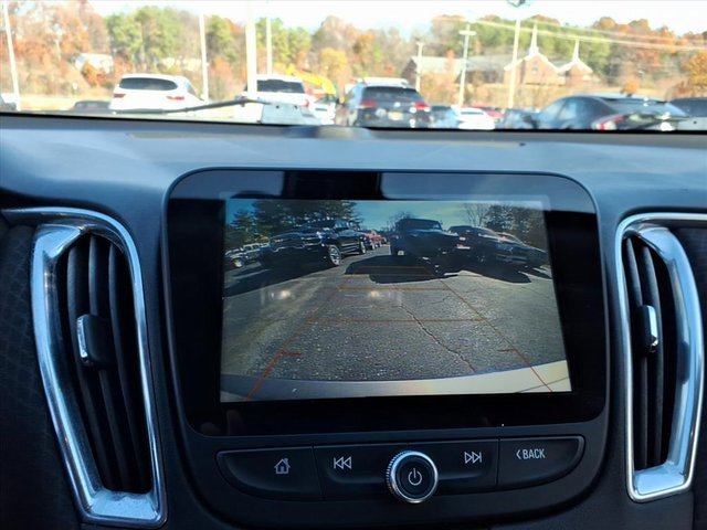 Used 2018 Chevrolet Malibu LT image 14