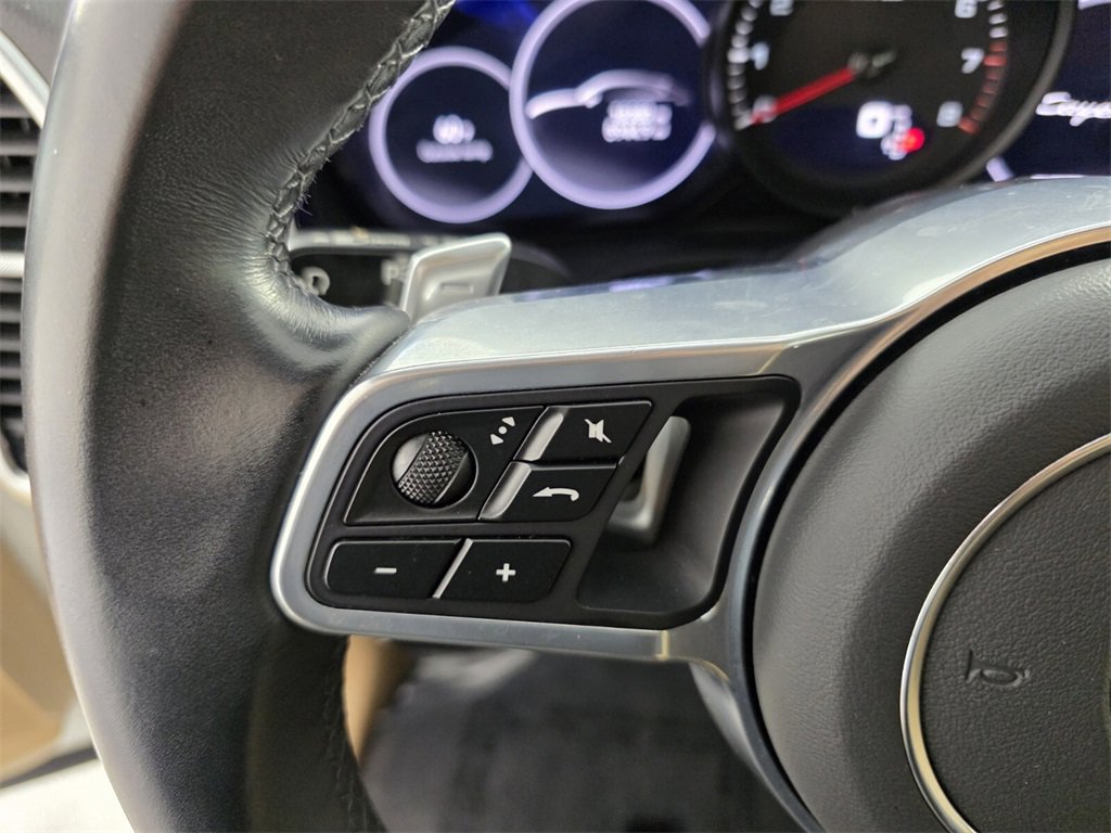Used 2022 Porsche Cayenne image 19