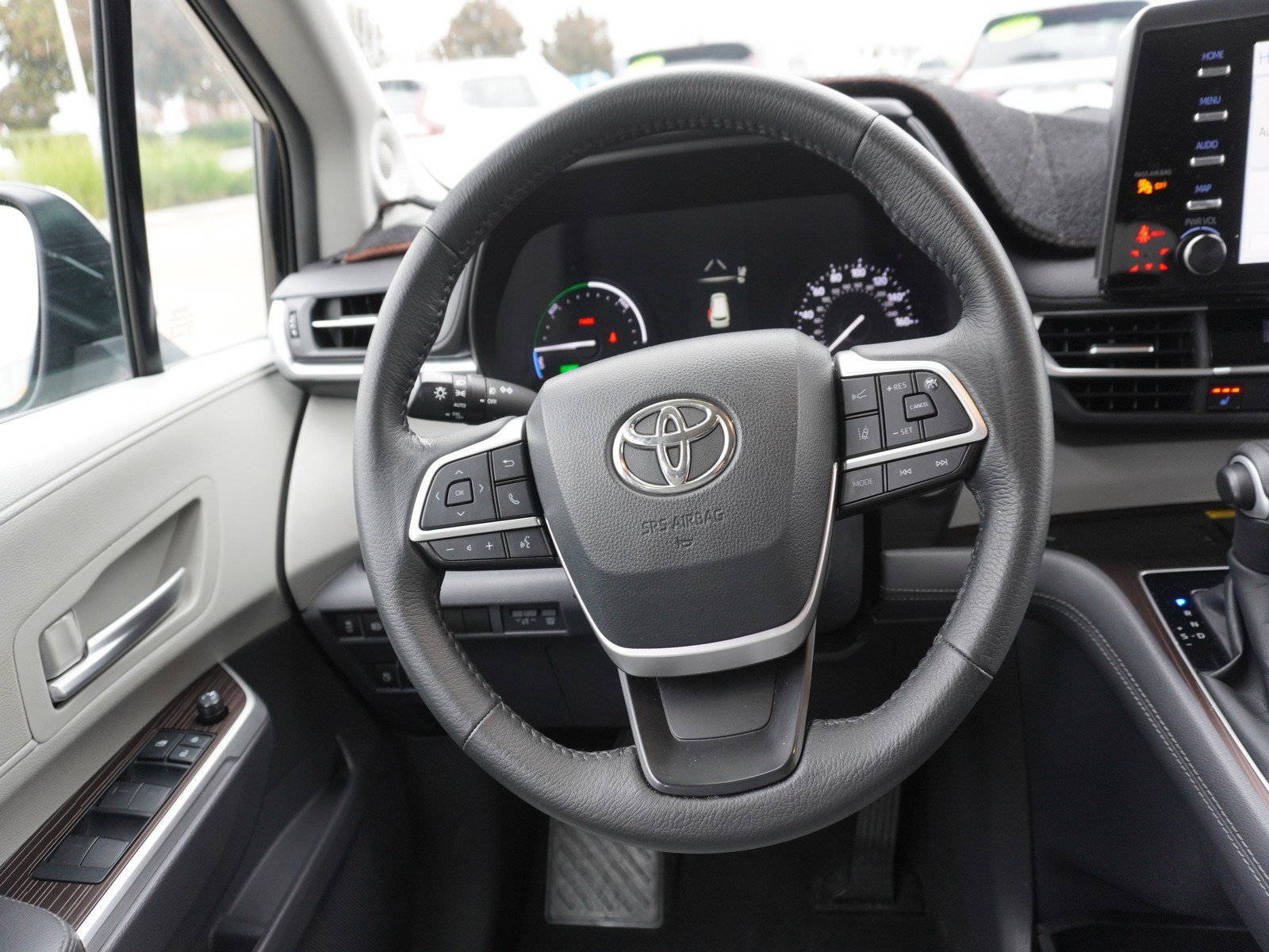 Used 2022 Toyota Sienna XLE image 16