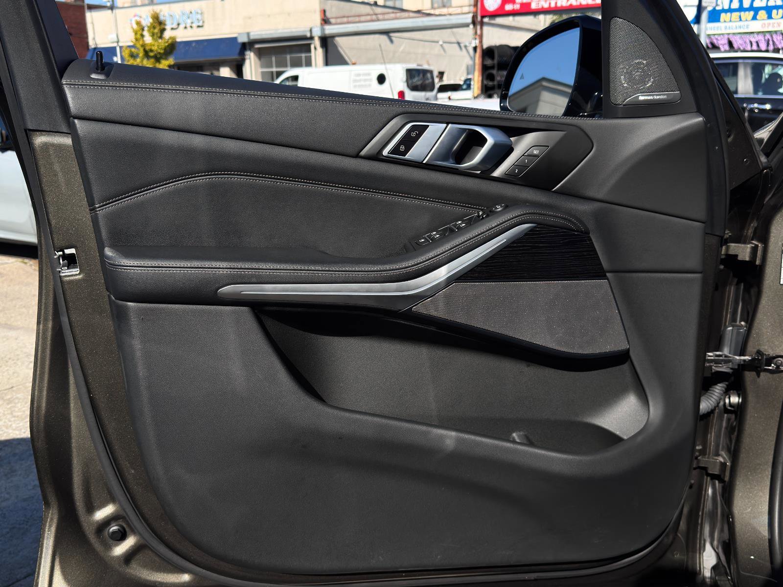 Used 2025 BMW X5 xDrive40i w/ M Sport Package image 13