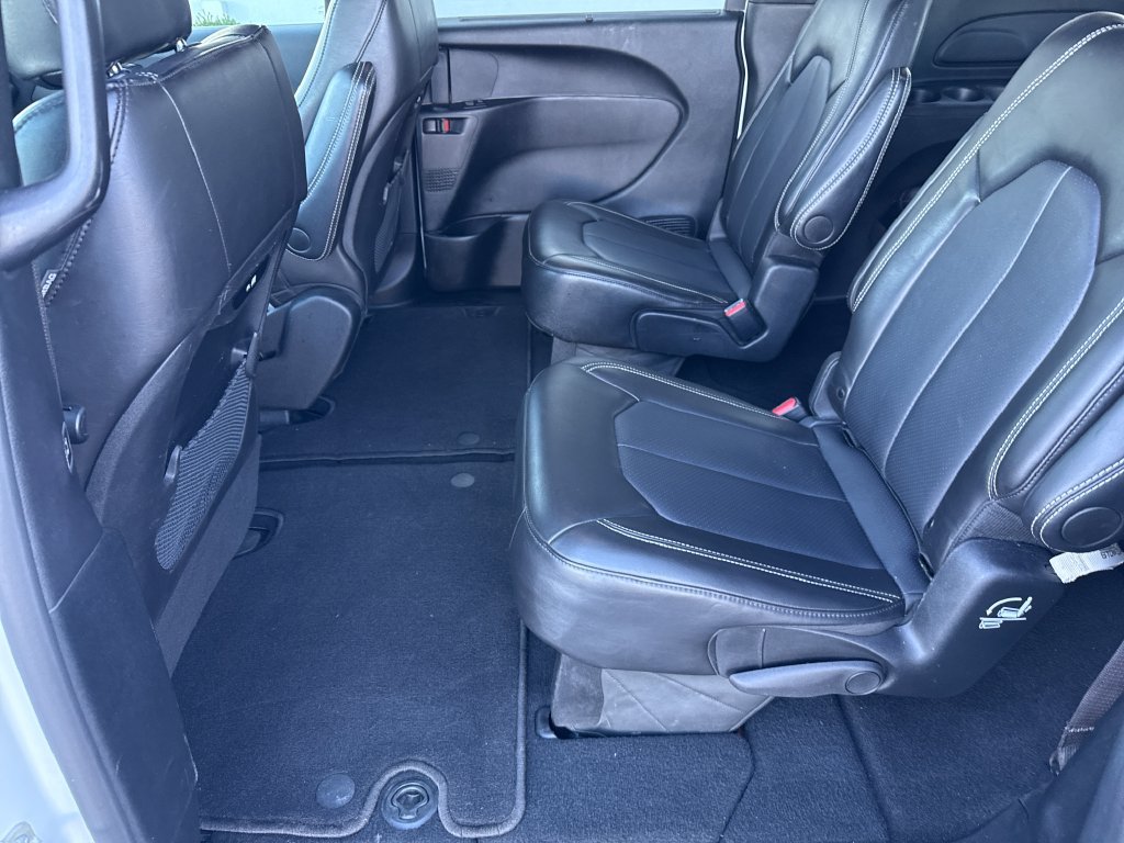 Used 2025 Chrysler Pacifica Select FWD image 19