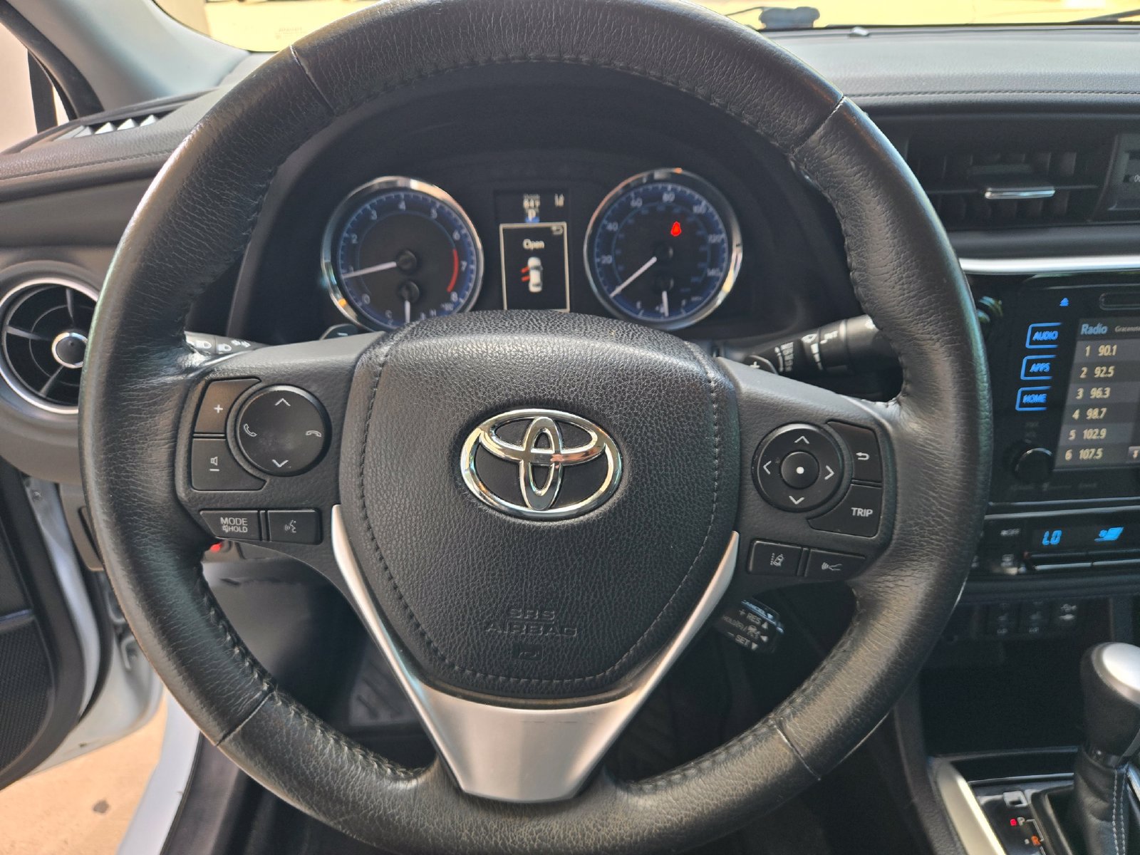 Used 2018 Toyota Corolla XSE FWD image 11