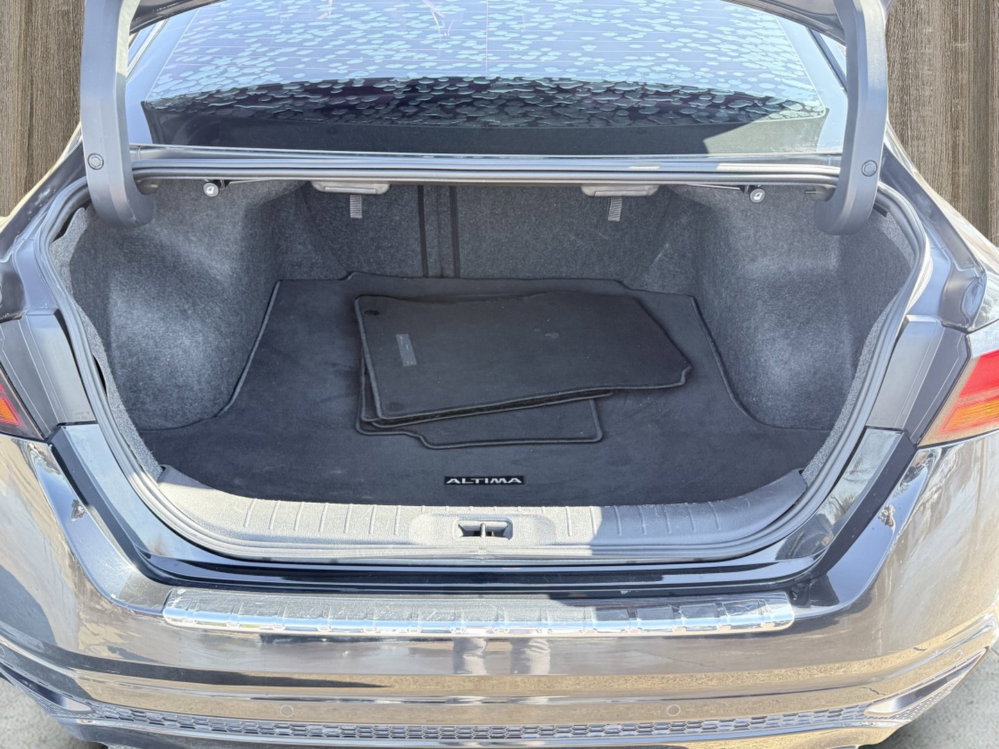 Used 2020 Nissan Altima 2.0 Platinum FWD image 7