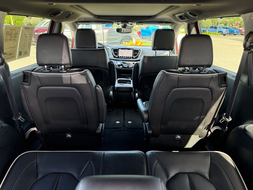 Used 2026 Chrysler Pacifica Limited image 14