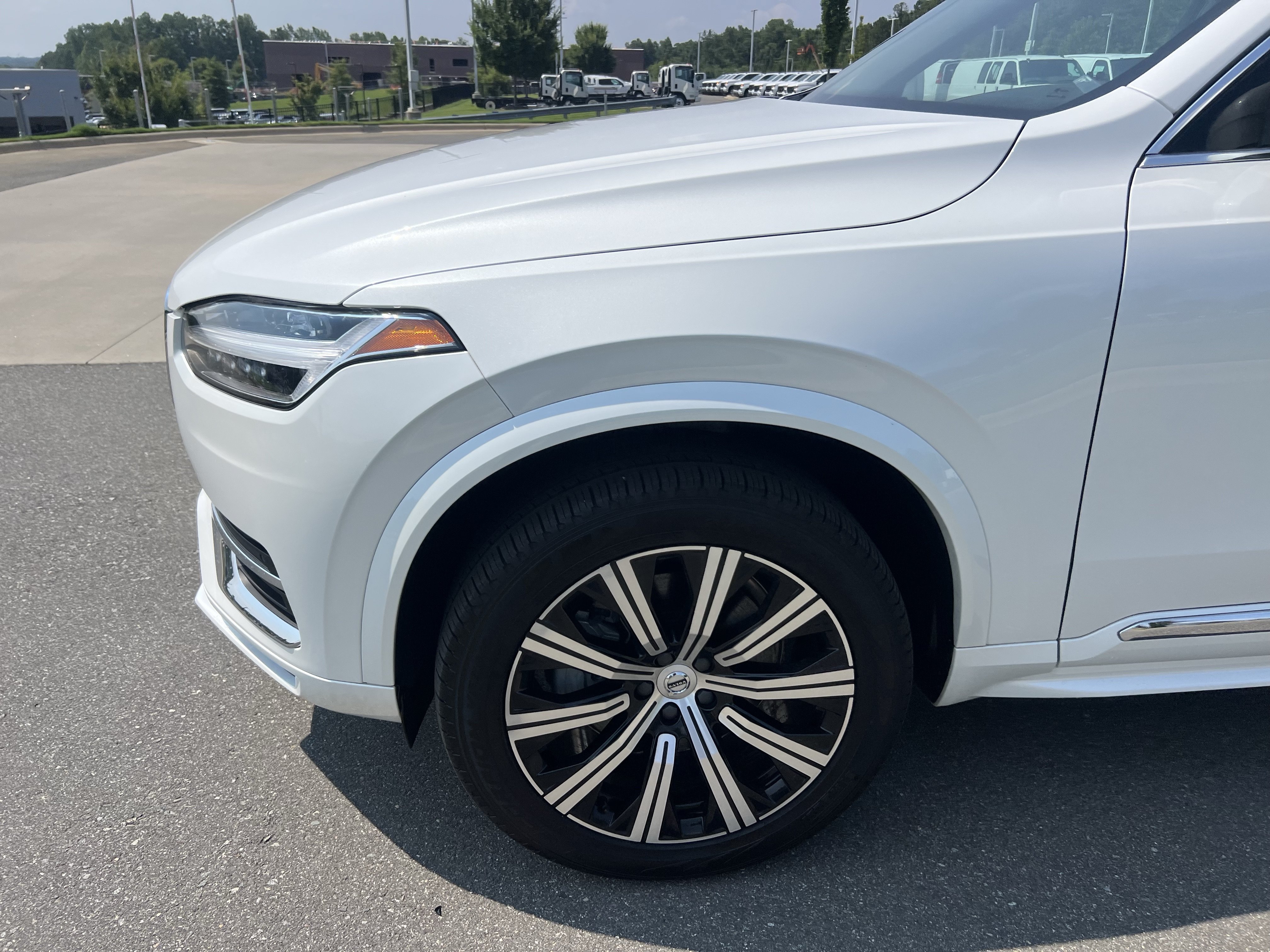 Used 2025 Volvo XC90 B5 Core AWD/4WD image 14