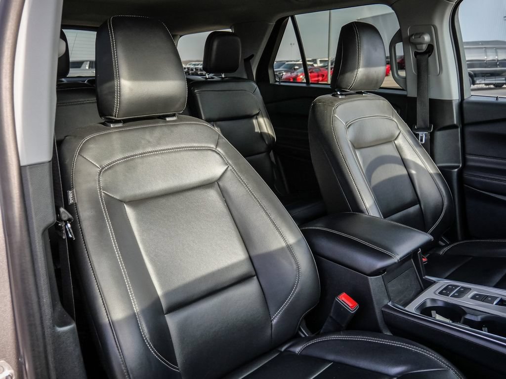 Used 2024 Ford Explorer XLT w/ Equipment Group 202A RWD image 14