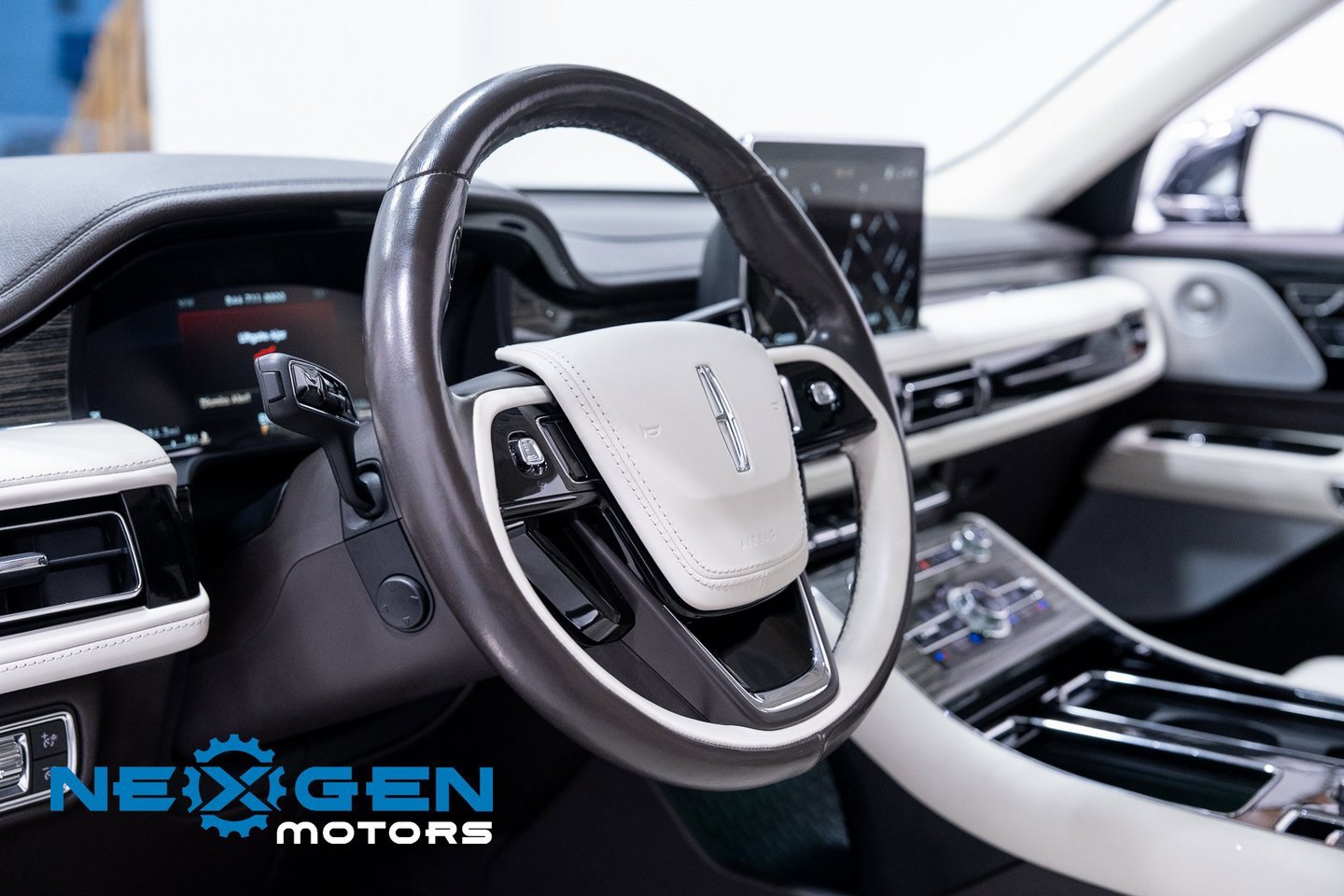 Used 2022 Lincoln Aviator Black Label w/ Dynamic Handling Package image 22