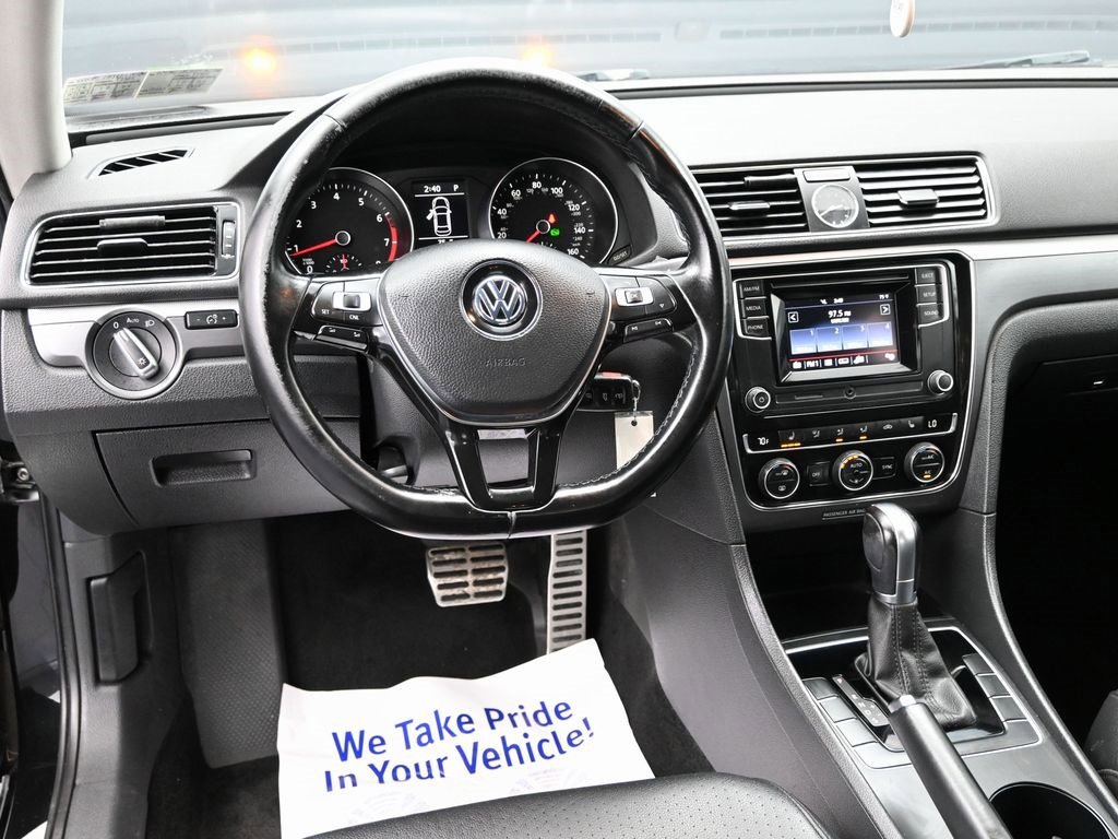 Used 2016 Volkswagen Passat 1.8T R-Line image 24