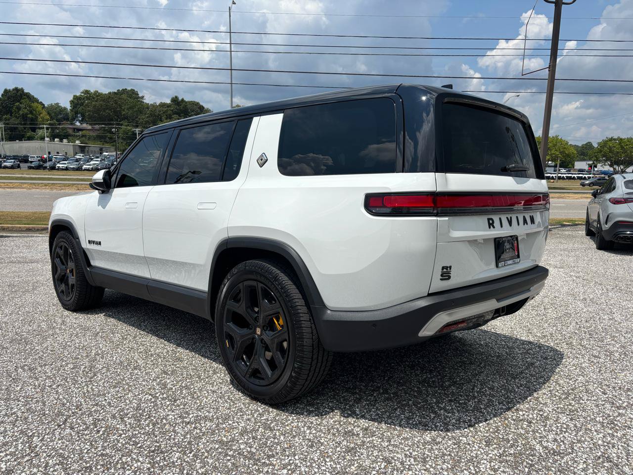 Used 2024 Rivian R1S Adventure AWD/4WD image 3