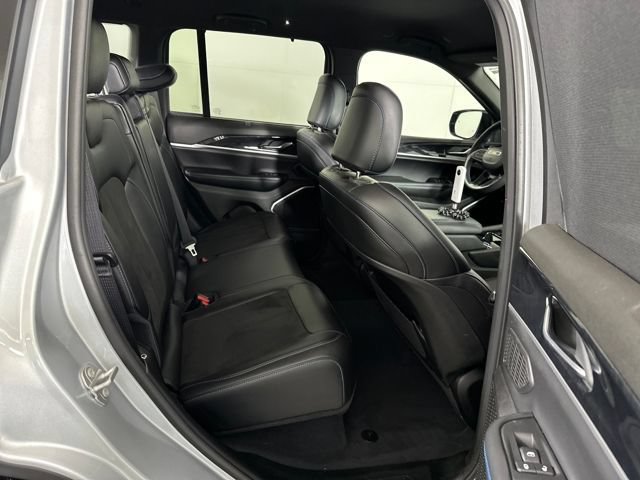 Used 2023 Jeep Grand Cherokee Trailhawk w/ Luxury Tech Group III AWD/4WD image 27