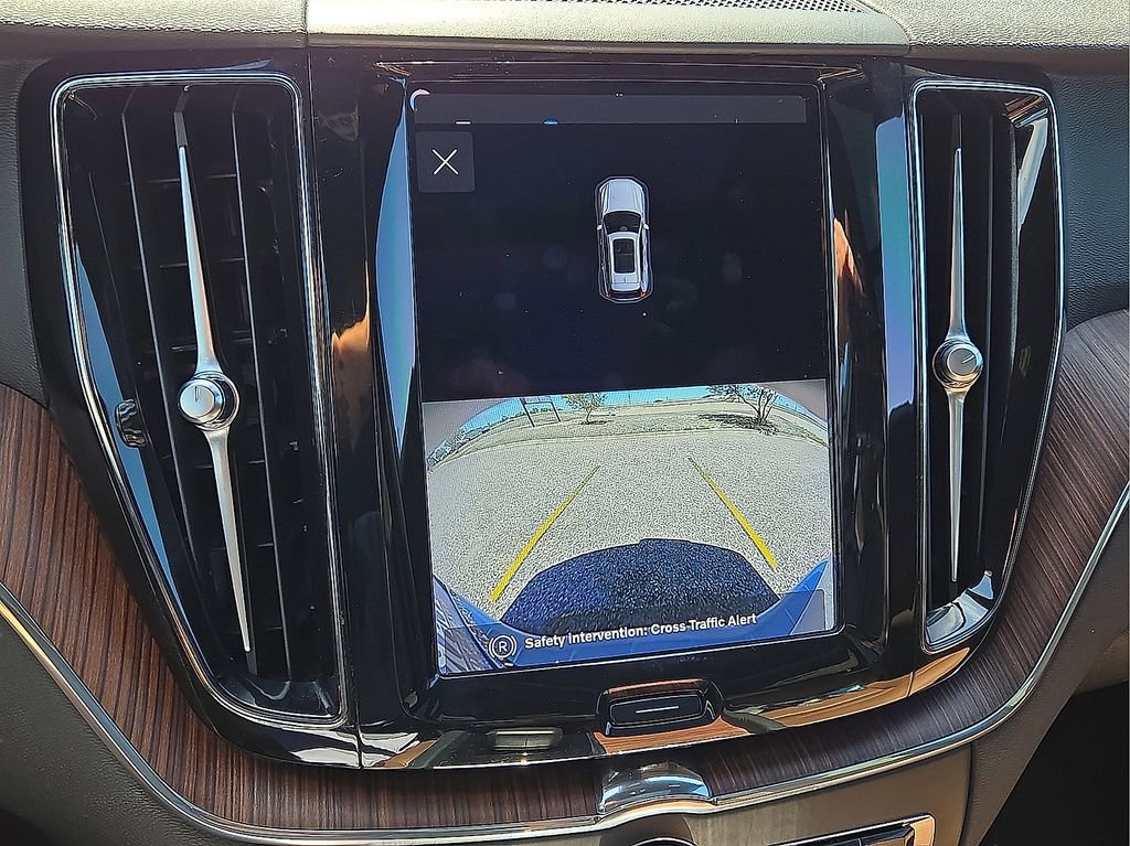 Used 2023 Volvo XC60 B5 Plus AWD/4WD image 26